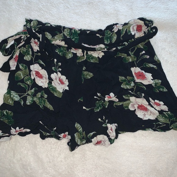 Primark Pants - Primark black floral shorts